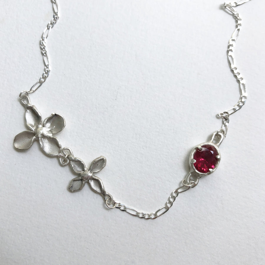 Flowers & Ruby Halskette
